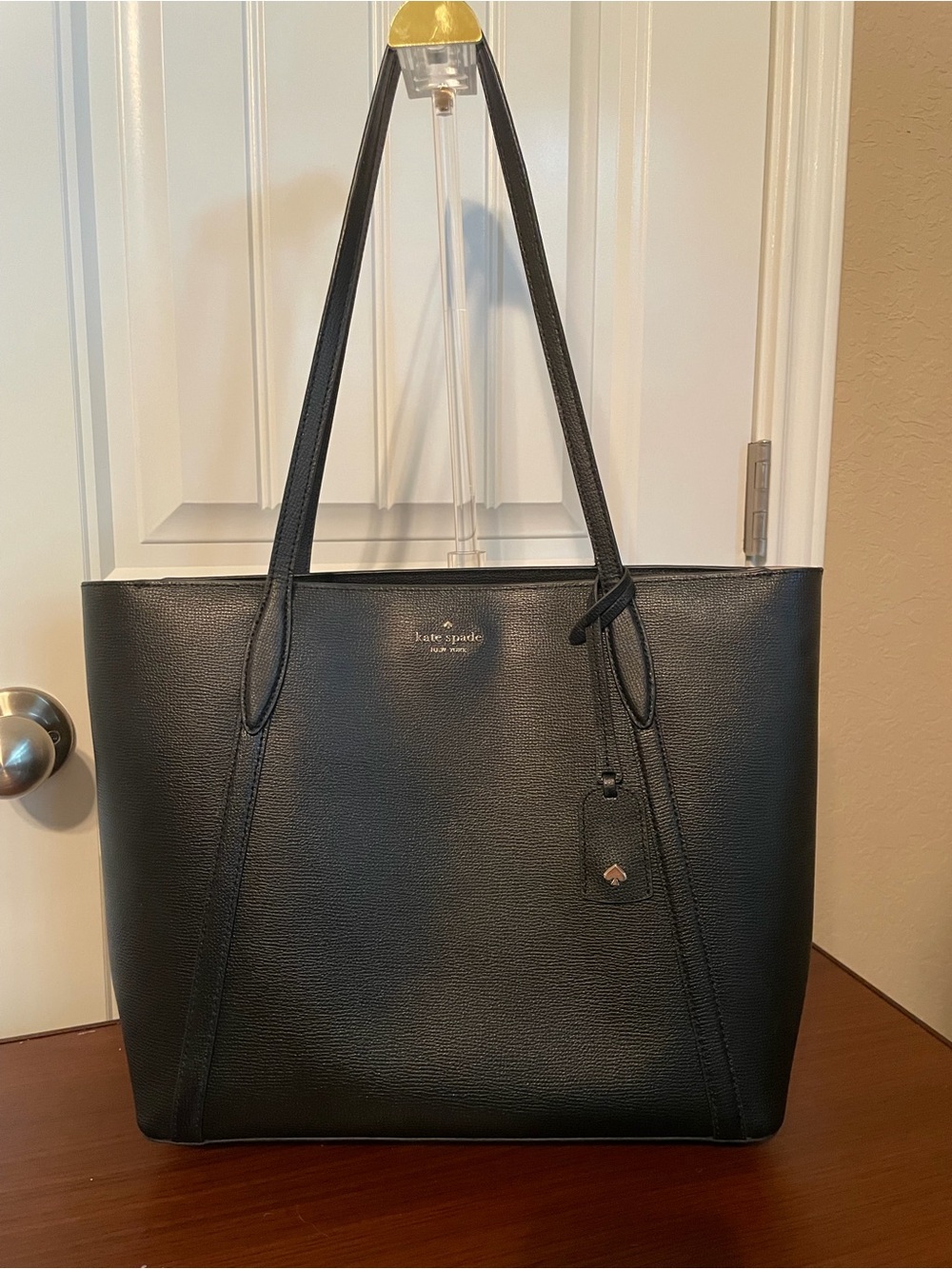 Kate Spade New York Cara tote in Black
